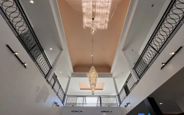 Villa Viola 7 Bedroom, Fully Staffed, on the Golf Course