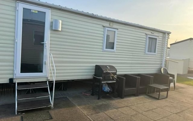 Captivating 3-bed Static Caravan in Clacton-on-sea