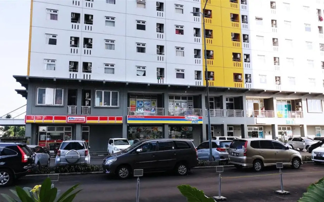 Simple 2BR Green Pramuka Apartment