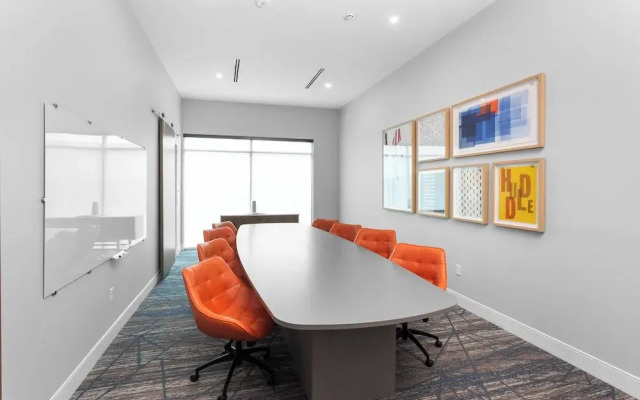 Holiday Inn Express & Suites Waco Downtown