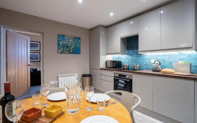 Spacious - 3 Storey Apartment - Central Ambleside - Outstanding Views