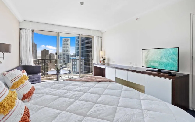 Ocean View Surfers Paradise Studio Suite