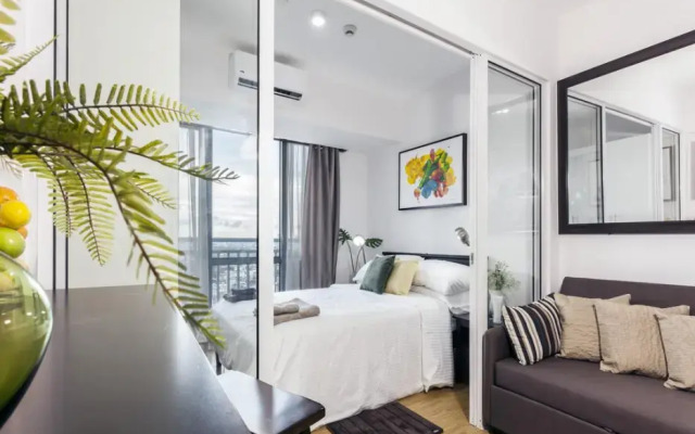 Lower Penthouse Unit in Acqua Residences
