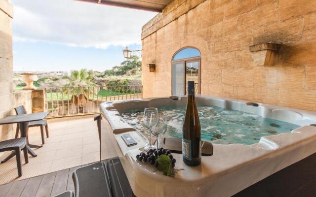 Centre Island Gozitan Farmhouse & Pool