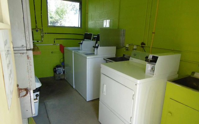 Glenavys Waitaki River Motor Camp - Caravan Park