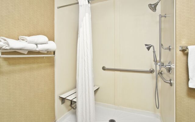 Holiday Inn Express & Suites Bradley Airport by IHG