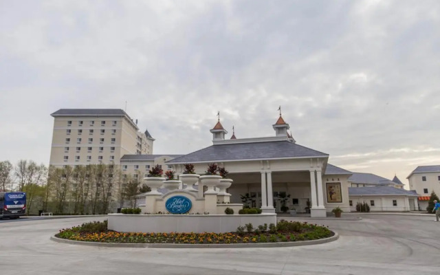 Cedar Point's Hotel Breakers