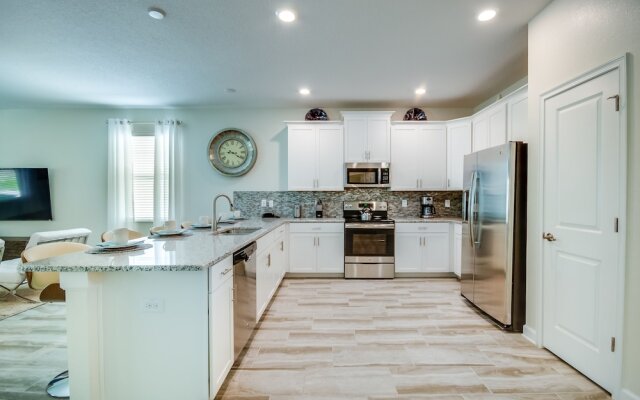 Gorgeous Home W/private Pool & Spa Sleeps 25!