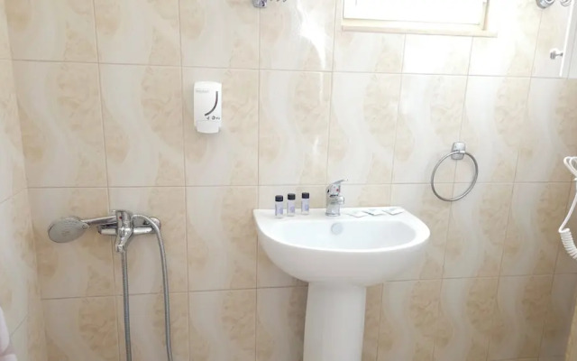 Friends House - Borsh Hotel