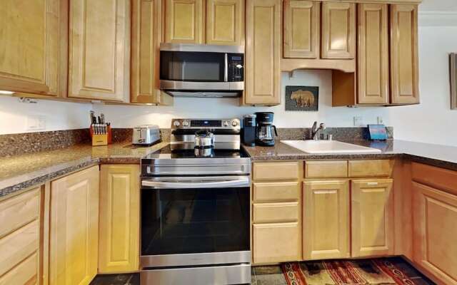 Spacious 2 BR Units at 1849 Condos With Free Pool, Parking & Wifi