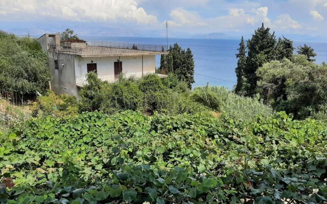 Tasteful apartment in Mpenitses with shared pool