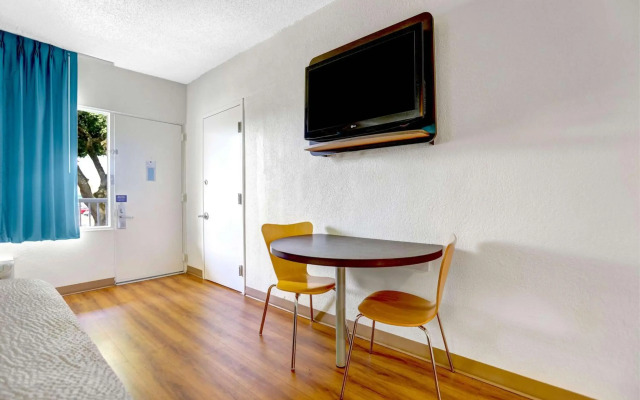 Motel 6 Jacksonville, NC