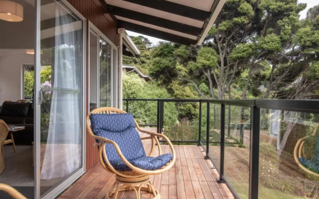 Kingfisher's Perch - Takamatua Holiday Home