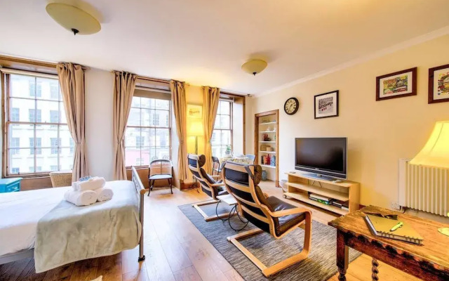 JOIVY Royal Mile Apartment for Two - Location, Location!