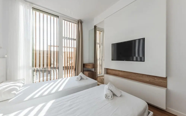 Seaside Retreat Green Coast