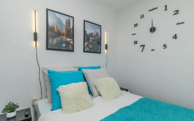 Novikov Courtyard on Dovator Street