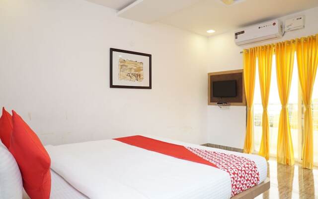 OYO 18730 Galaxy Inn