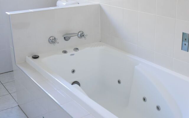 Beachway Motel & Restaurant