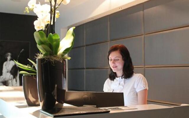Piano Hotel & Restaurant