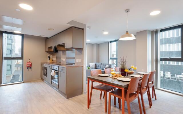 Fab 6br Apt Perfect for Sightseeing Sleeps 6