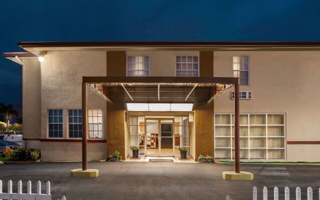 Belmont Inn & Suites