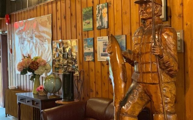 Campbell River Lodge by Riverside