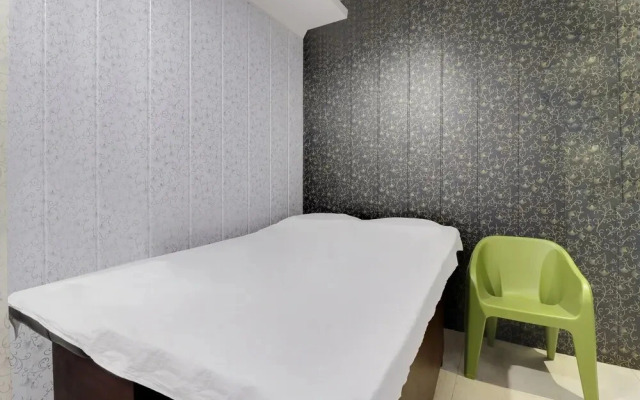 Nakshatra Comforts by OYO Rooms