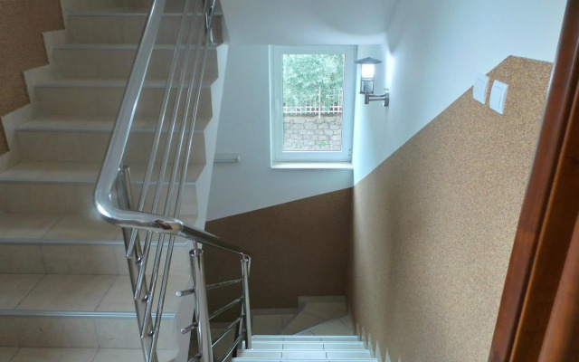 El Mar Apartments
