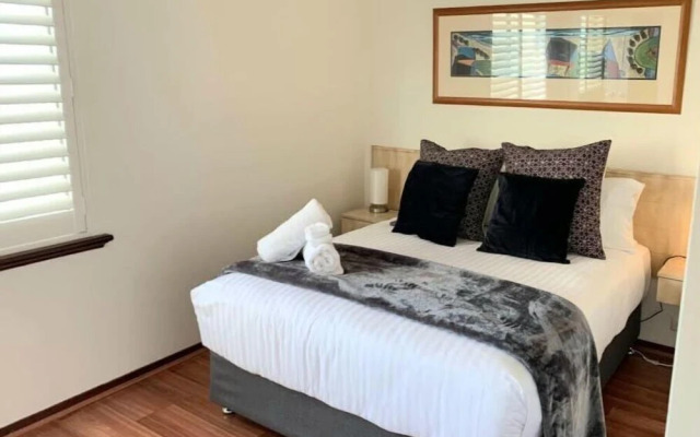 Scarborough Beach Front Resort Shell 13