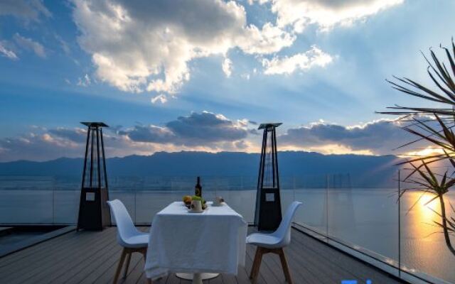 Dali First Glimpse Cloud Top Cliff Beauty Hostel