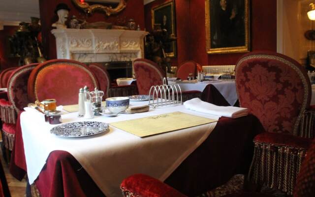 Forty Winks Guest House & Residence