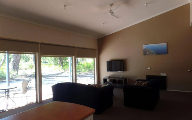 Waterfront Retreat At Wattle Point