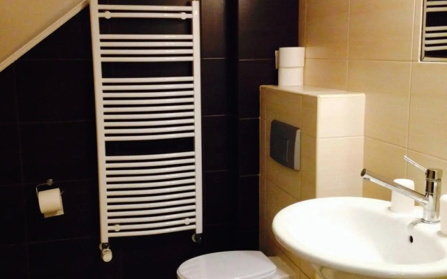 Modryna - Modrzewiowy Dom