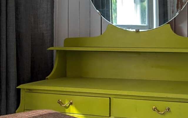 Saarj¿e puhkemaja tuba koos hommikus¿¿giga