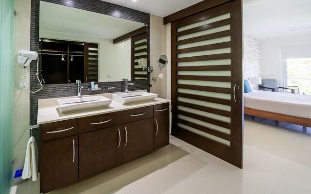 Sirenita G. Infinity pool - At Mareazul