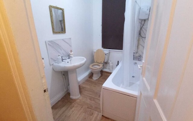 Beautiful 1-bed House in Leeds