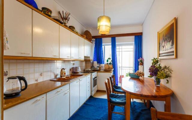 Bright Comfy Flat near Beach & City Center