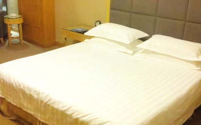 Huangmei Royal Hotel