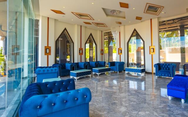 The Aristo Beach Front 713 by Holy Cow