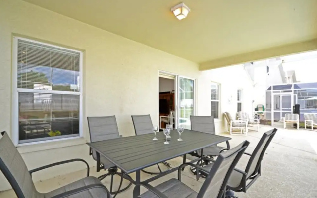 Hampton Lakes 215449