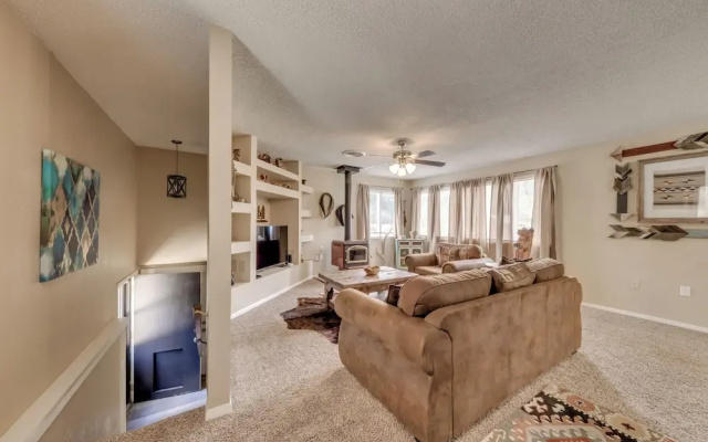 Ruidoso Home w/ Patio, Walk to Restaurants!