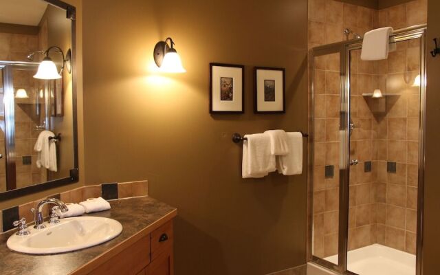 Timberline Lodges by Fernie Lodging Company