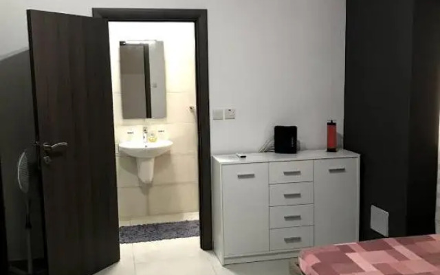 Luqa Apartment - 5 mins from Airport
