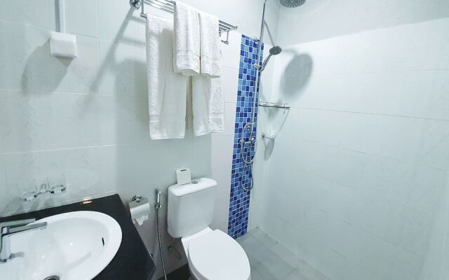 Omadhoo Inn