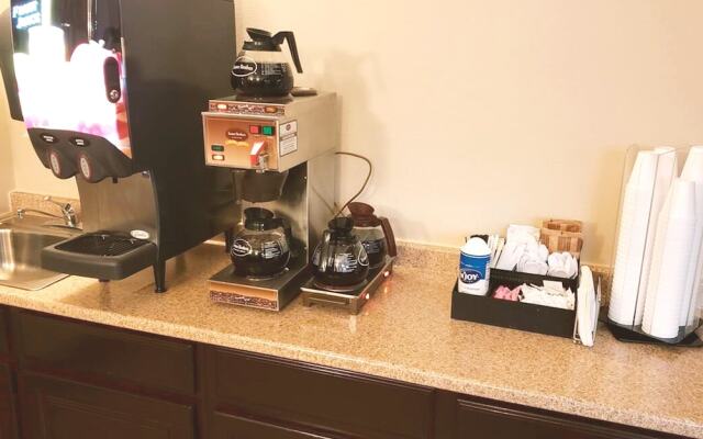 Norwood Inn & Suites Milwaukee