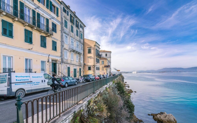 Mouragia Luxury Seaview Suite by Konnect