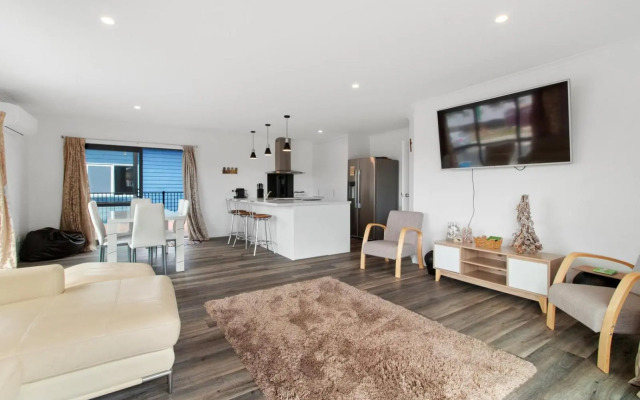 Sandy Shores - Waihi Beach Holiday Home