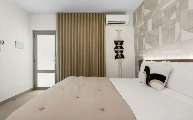 At Oceanpark Cocktail Bar AC Saltwater Pool