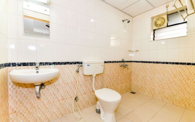 OYO Flagship 38119 Tristar Residency