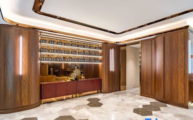 yilong Hotel (Beijing  National Library Subway Station)